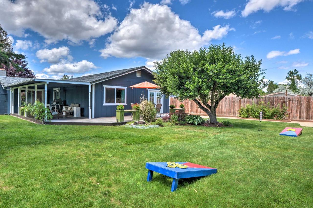Central Medford Family Retreat With Large Yard! Экстерьер фото