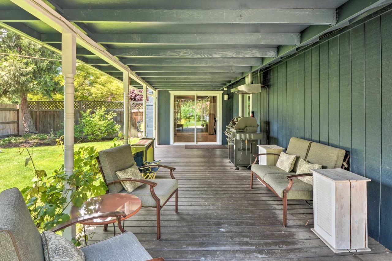 Central Medford Family Retreat With Large Yard! Экстерьер фото