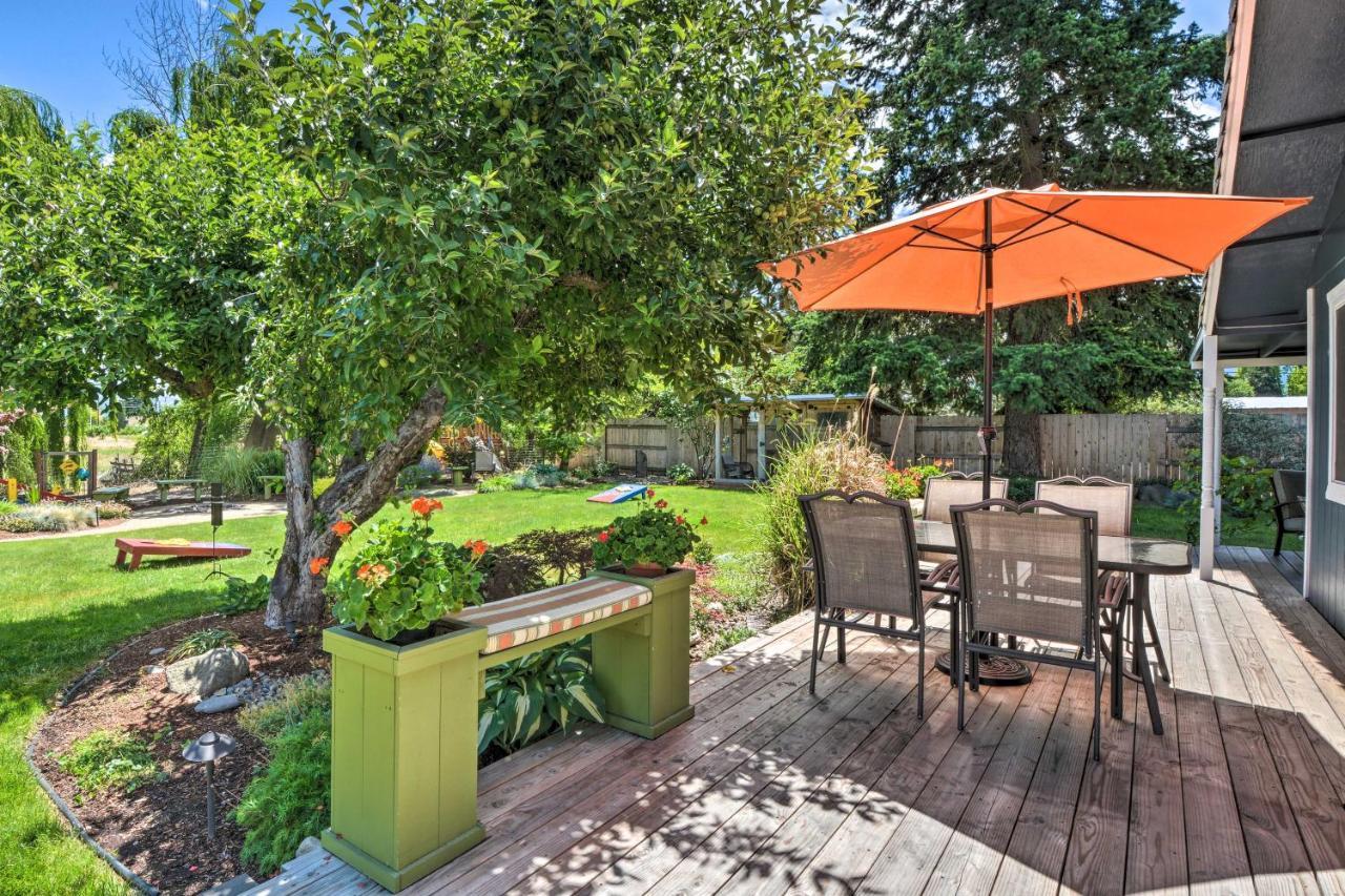 Central Medford Family Retreat With Large Yard! Экстерьер фото