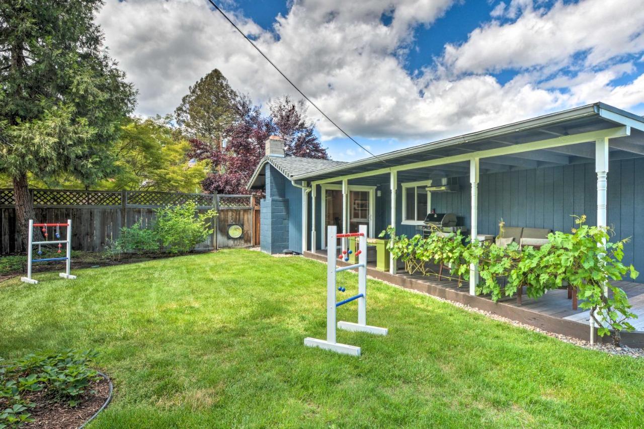 Central Medford Family Retreat With Large Yard! Экстерьер фото