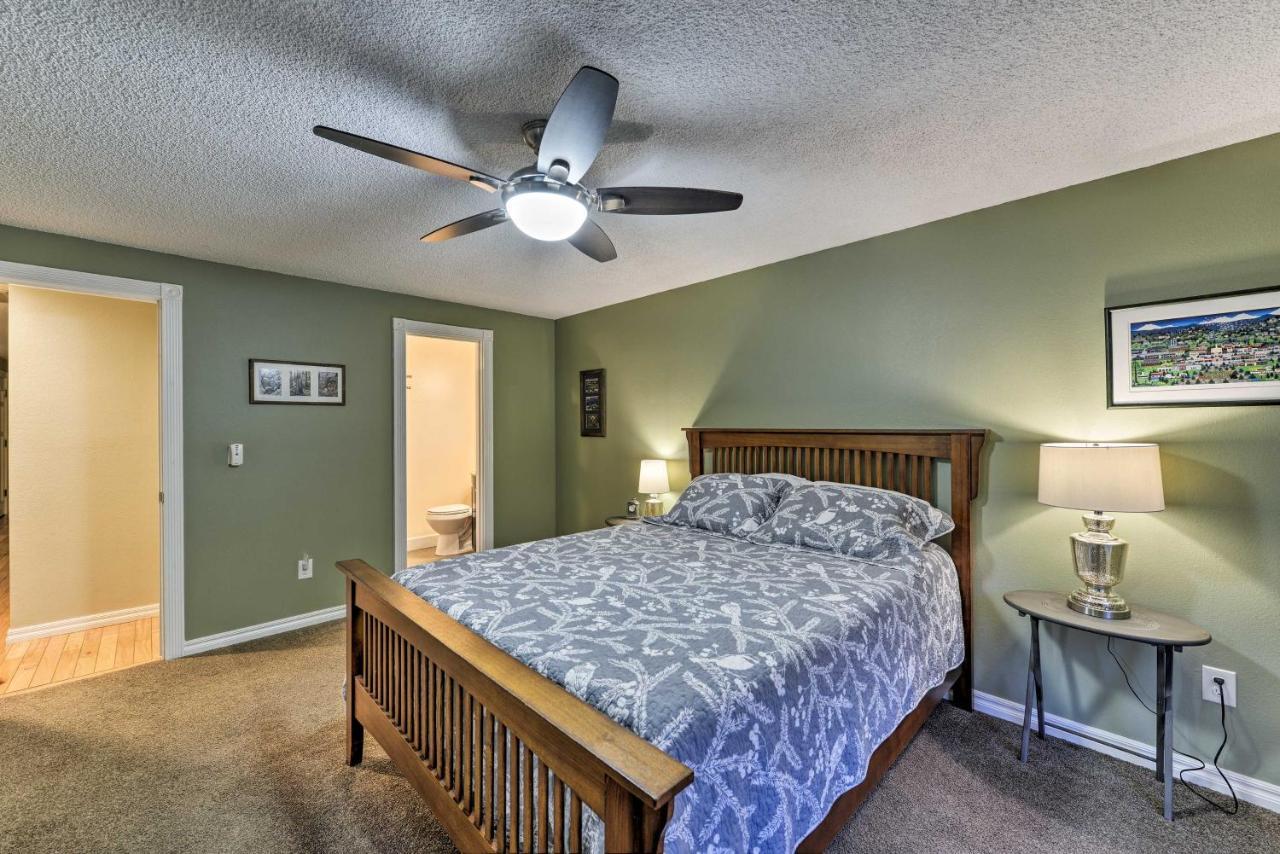 Central Medford Family Retreat With Large Yard! Экстерьер фото