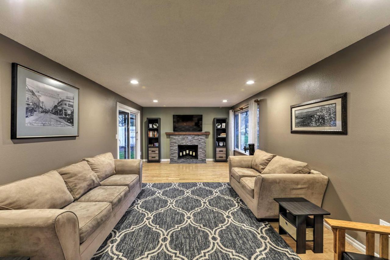 Central Medford Family Retreat With Large Yard! Экстерьер фото